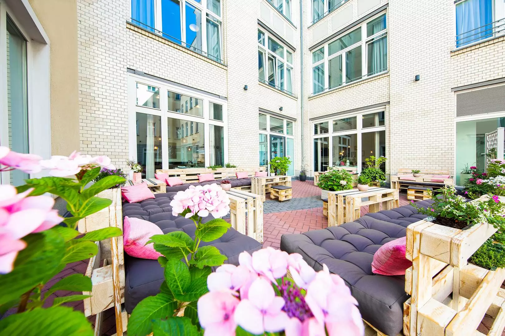 Terrasse im Innenhof unseres CALMA Berlin Mitte
