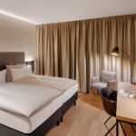 Hotel the YARD Business Zimmer Desk 1