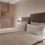 Hotel the YARD Premium Zimmer BCD9990 scaled 1