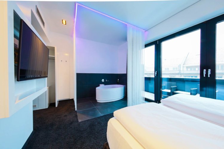 lindemanns urban rooftop with bathtub 10